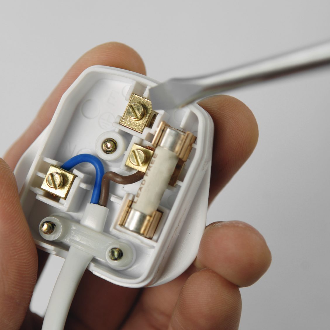 Safe connection of BS1363 mains plug to UK standard showing the cord grip tightly holding the flex, and the copper being properly terminated
